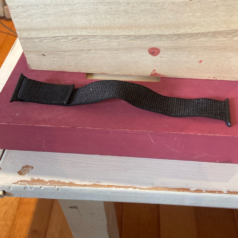 EUC Unisex Adjustable Apple Watch ⌚️ band.